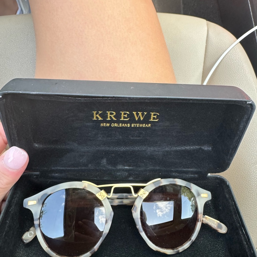 KREWE Women's Round Sunglasses - Black and Gold